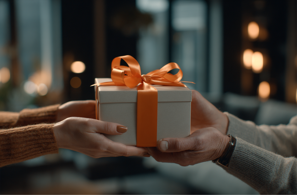 Подарок на 23 февраля и 8 марта: Топ-5 добавок для мужчин и женщин